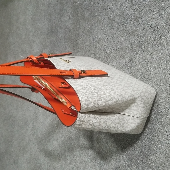 Michael Kors Small Mel Signature Tote/Shoulder Bag - Picture 4 of 14